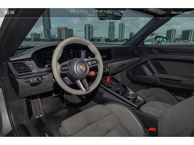 2025 Porsche 911 photo 2