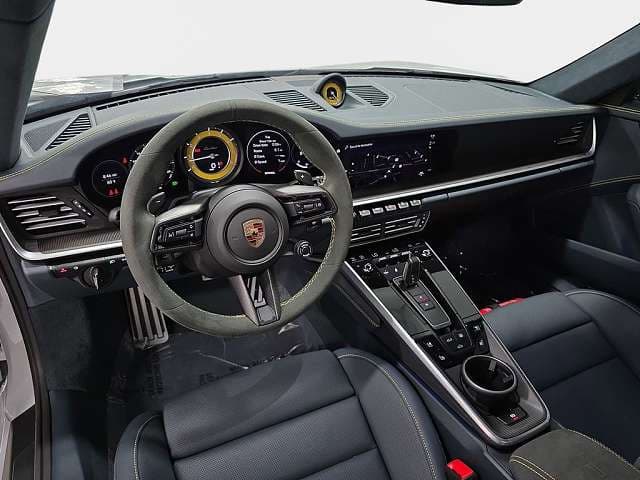 2025 Porsche 911 photo 2