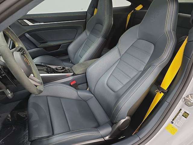 2025 Porsche 911 photo 3
