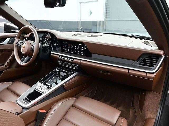 2024 Porsche 911 photo 2