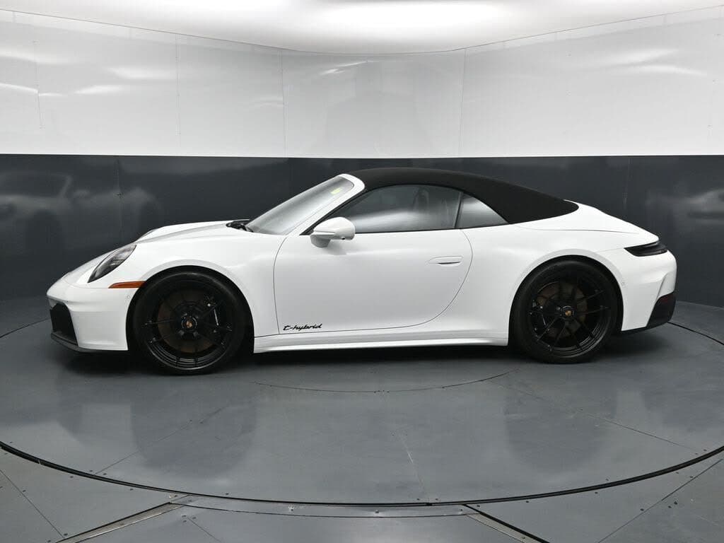 2026 Porsche 911 photo 2
