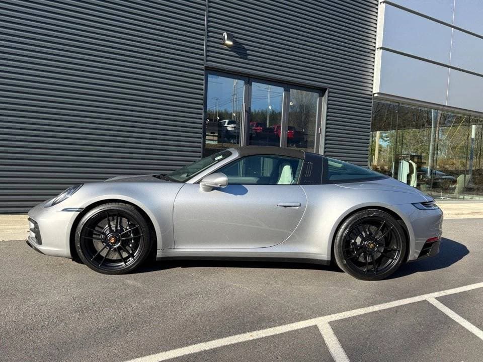 2022 Porsche 911 photo 2