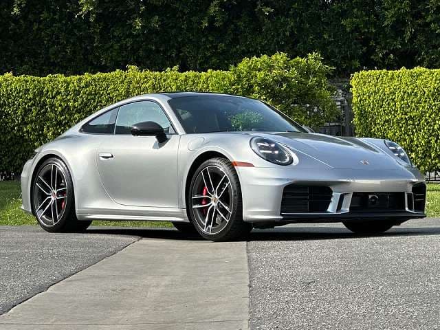 2025 Porsche 911 photo 2