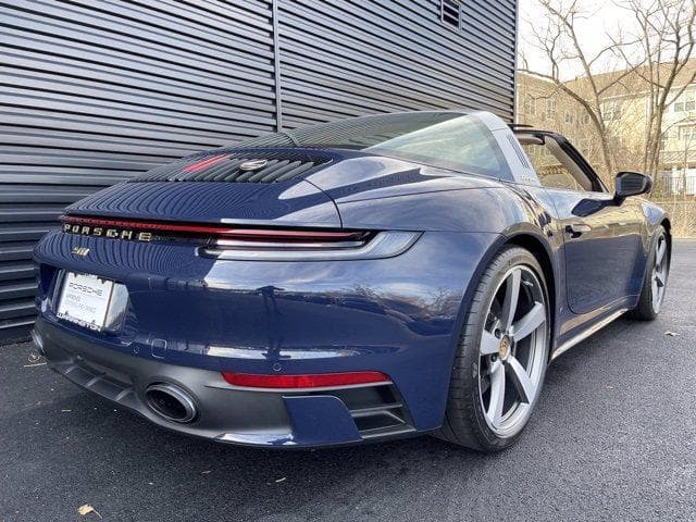 2021 Porsche 911 photo 2