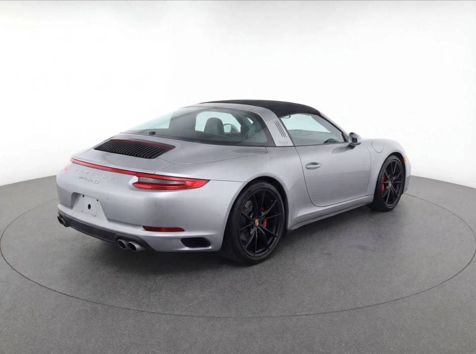 2017 Porsche 911 photo 3