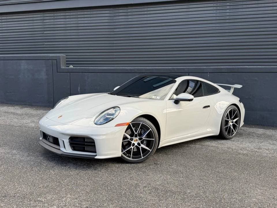 2025 Porsche 911 photo 2