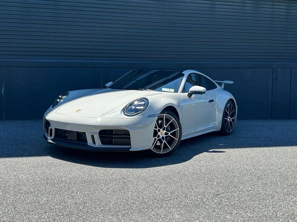 2025 Porsche 911 photo 3