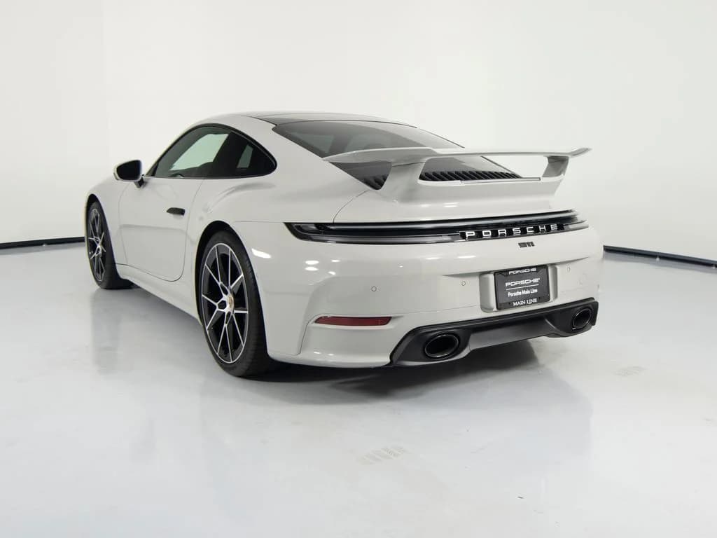 2025 Porsche 911 photo 4