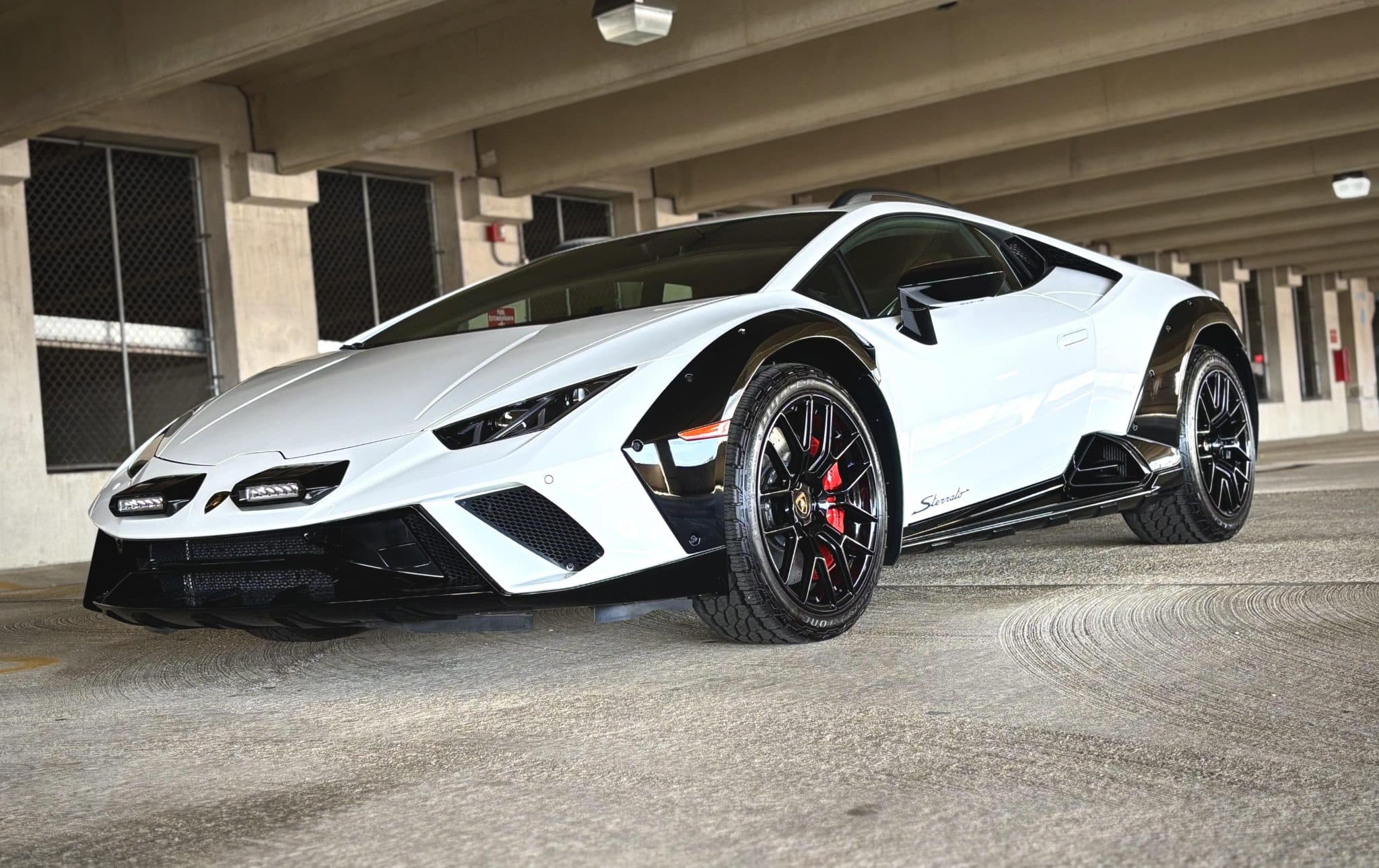 2024 Lamborghini Huracan photo 2