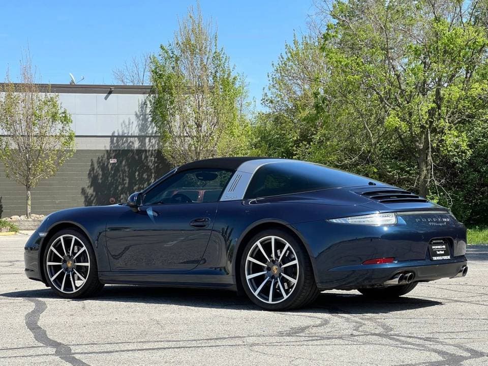 2015 Porsche 911 photo 2