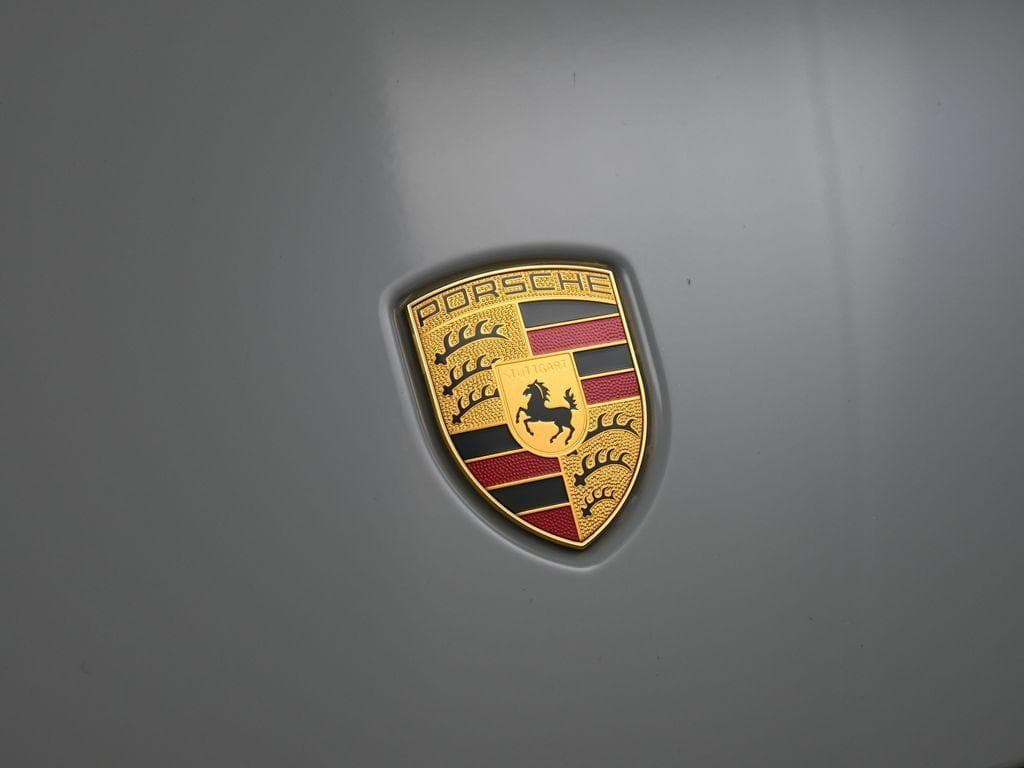 2023 Porsche 911 photo 2