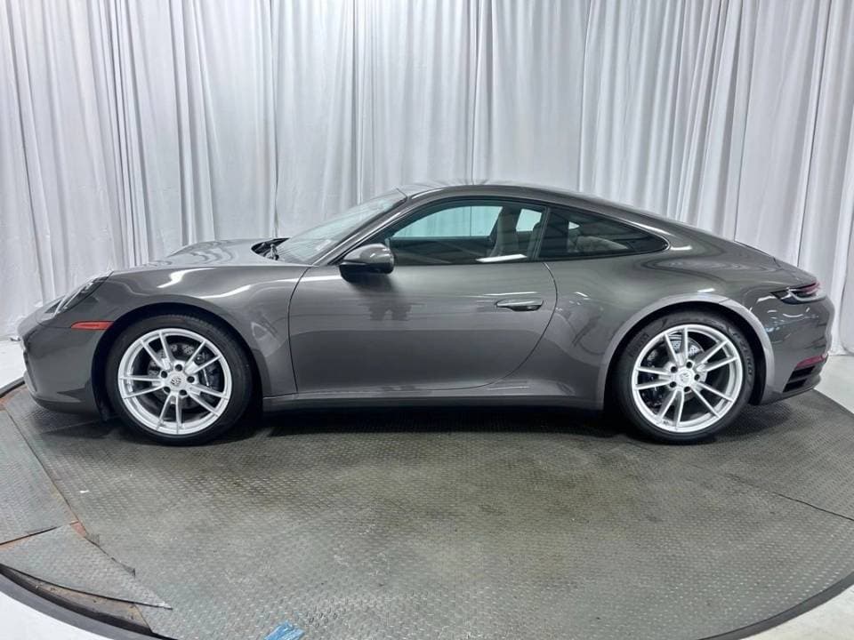 2024 Porsche 911 photo 2
