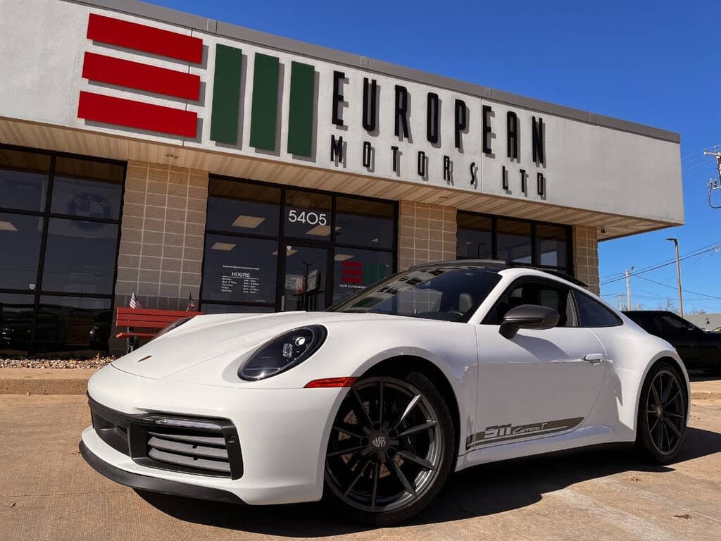 2024 Porsche 911 photo 2