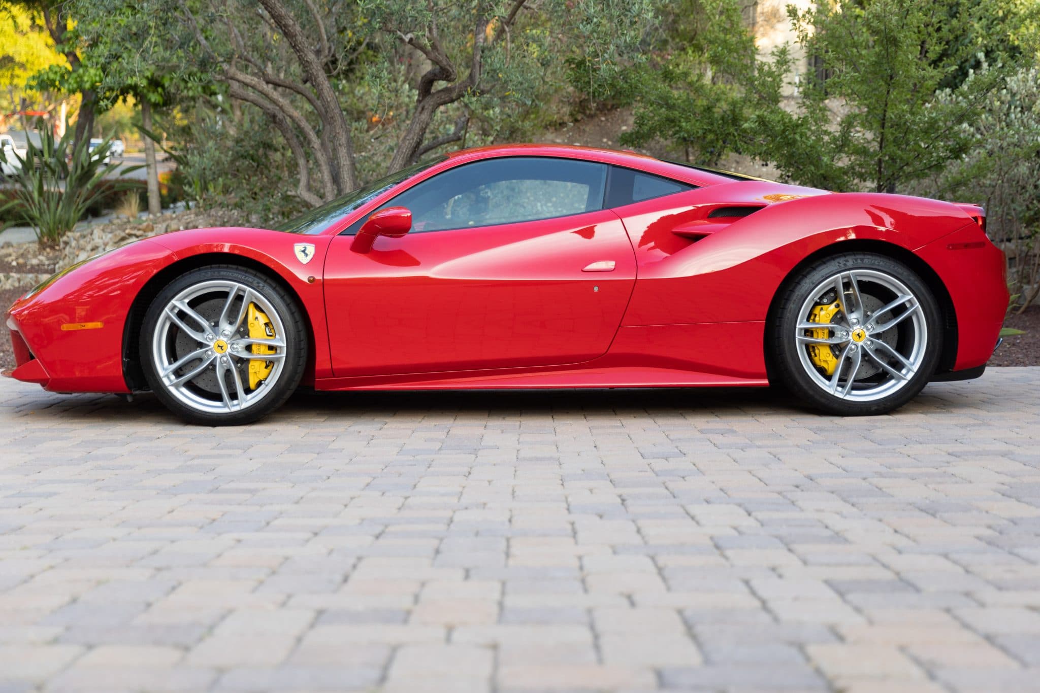 2018 Ferrari 488 photo 2
