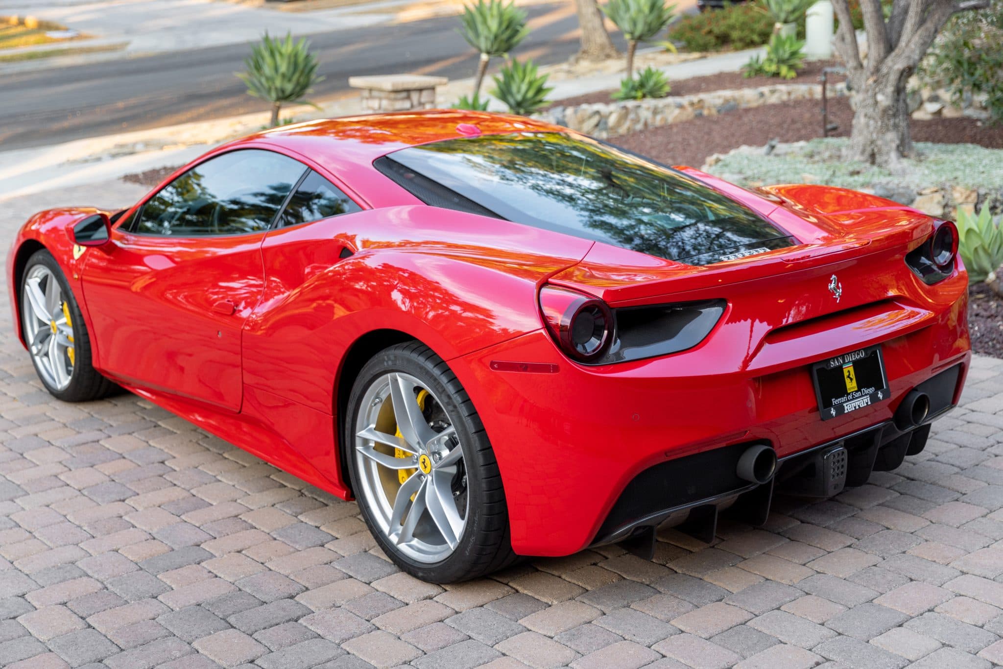 2018 Ferrari 488 photo 3