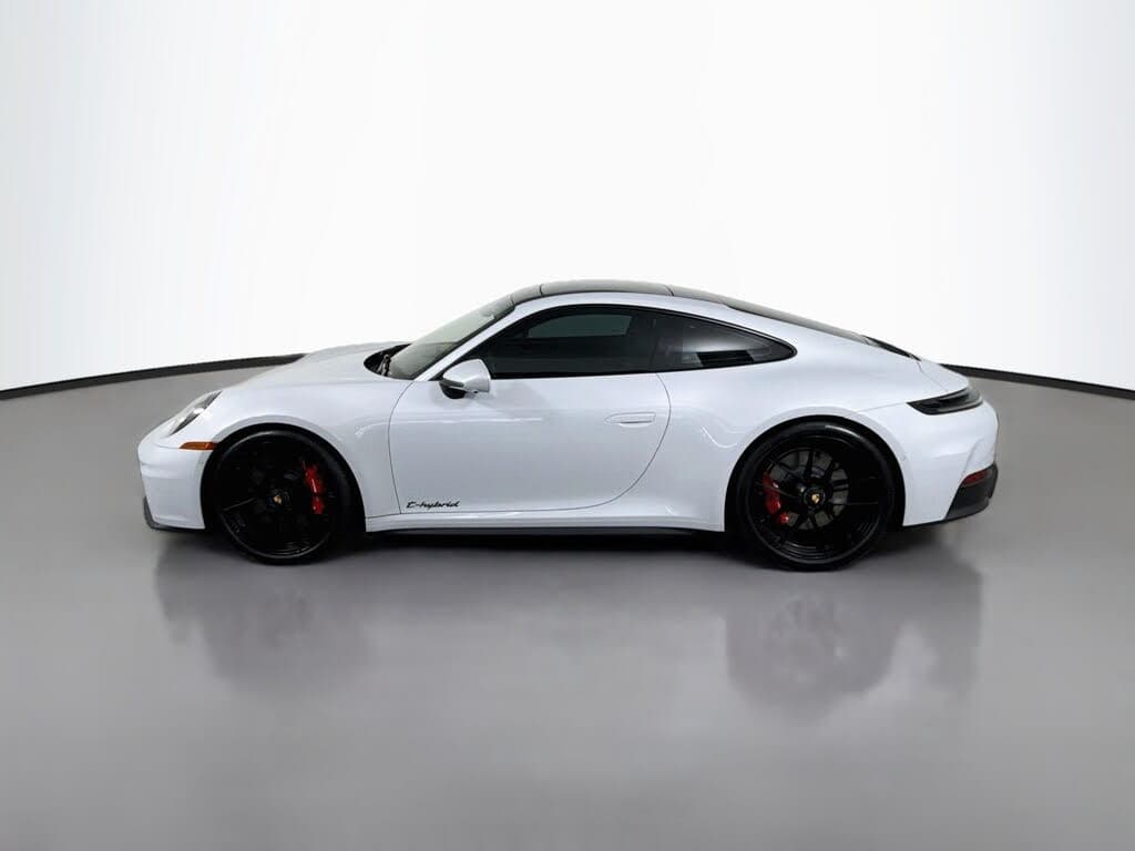 2025 Porsche 911 photo 2