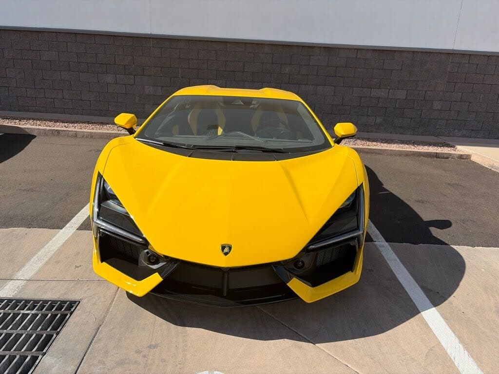 2024 Lamborghini Revuelto photo 2