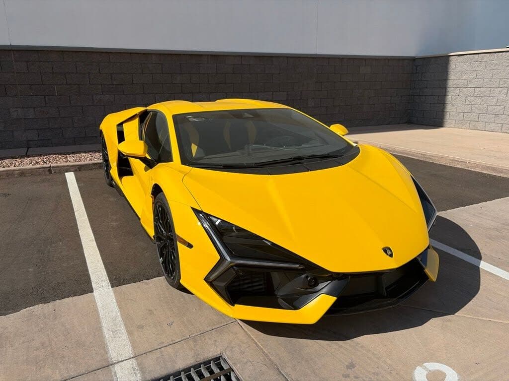 2024 Lamborghini Revuelto photo 3
