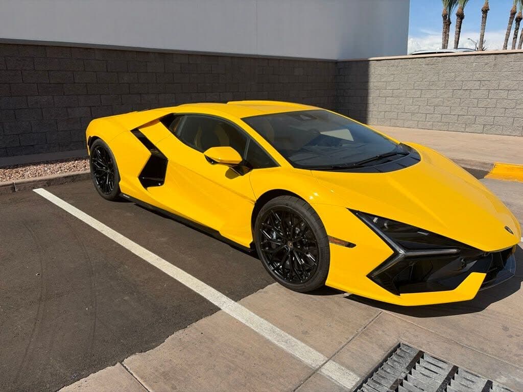 2024 Lamborghini Revuelto photo 4