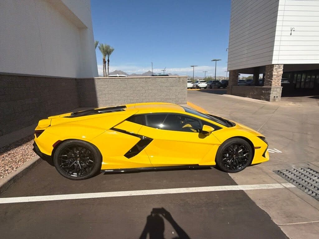 2024 Lamborghini Revuelto photo 5