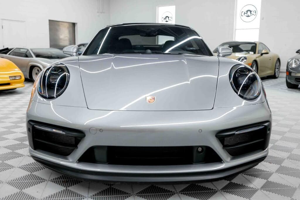 2024 Porsche 911 photo 2