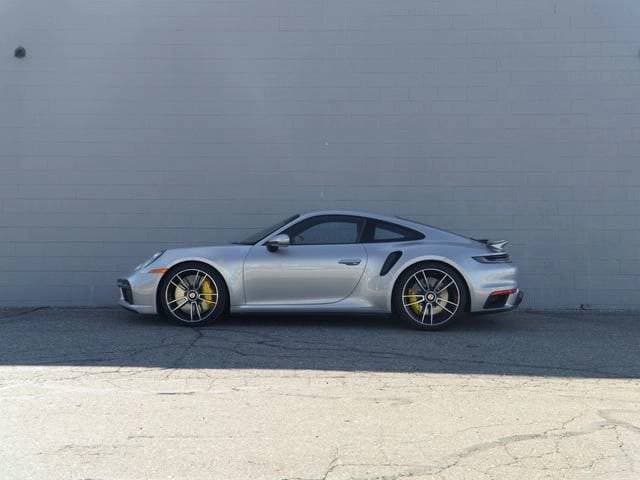 2021 Porsche 911 photo 2