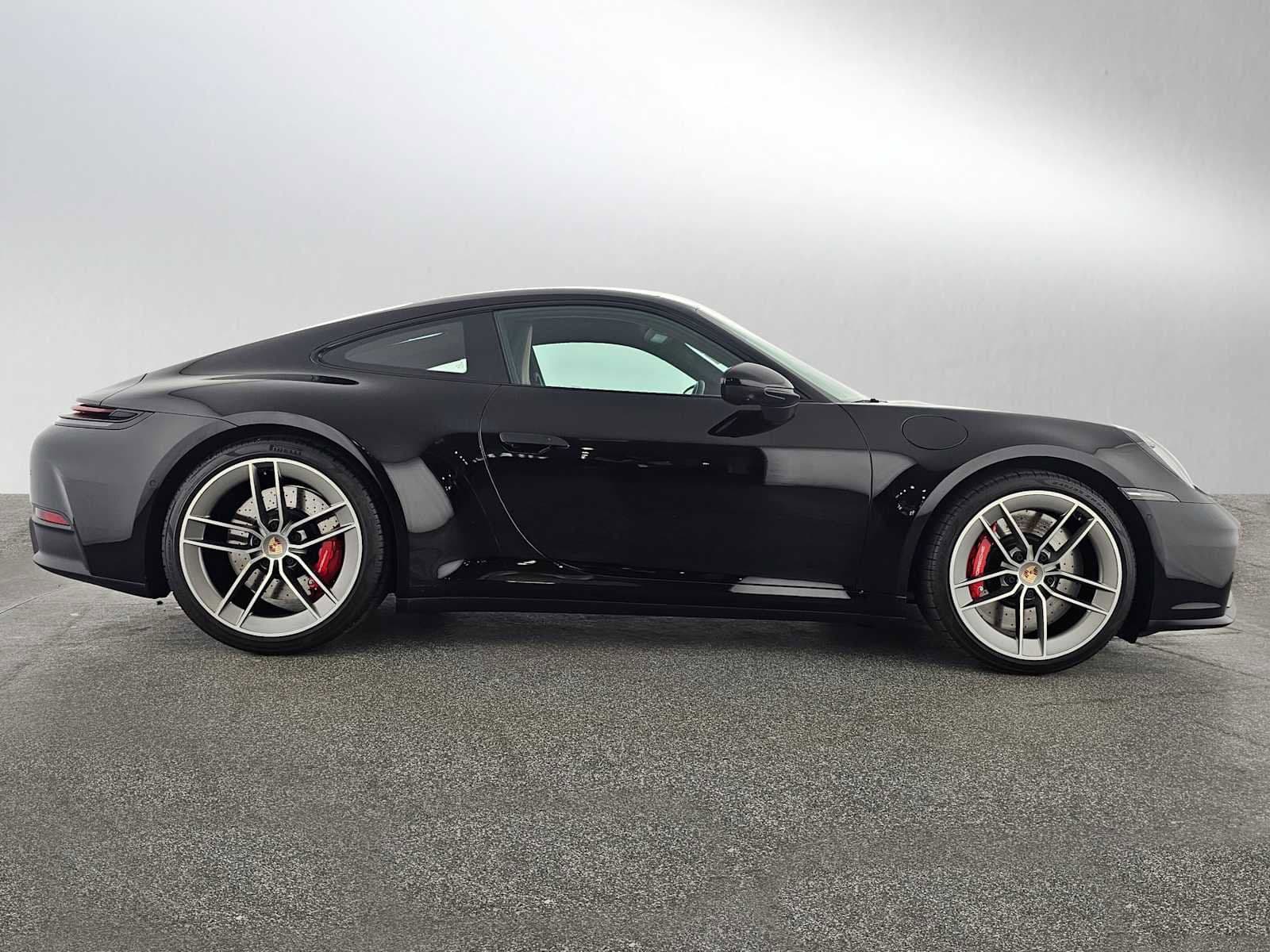 2025 Porsche 911 photo 3