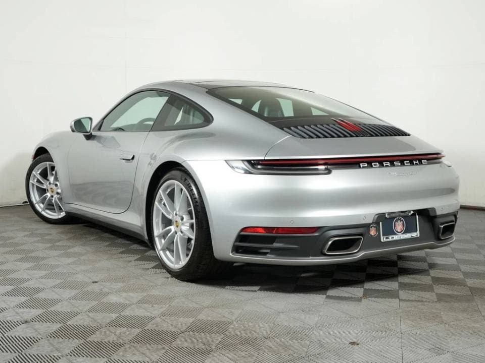 2024 Porsche 911 photo 2