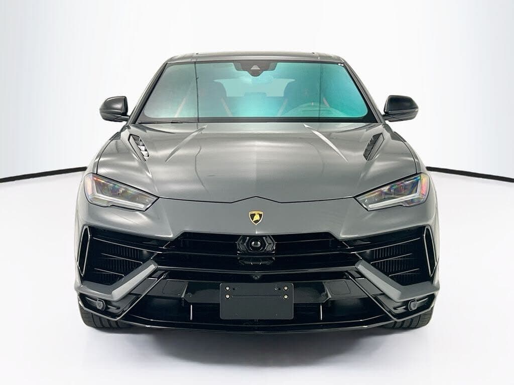 2024 Lamborghini Urus photo 2