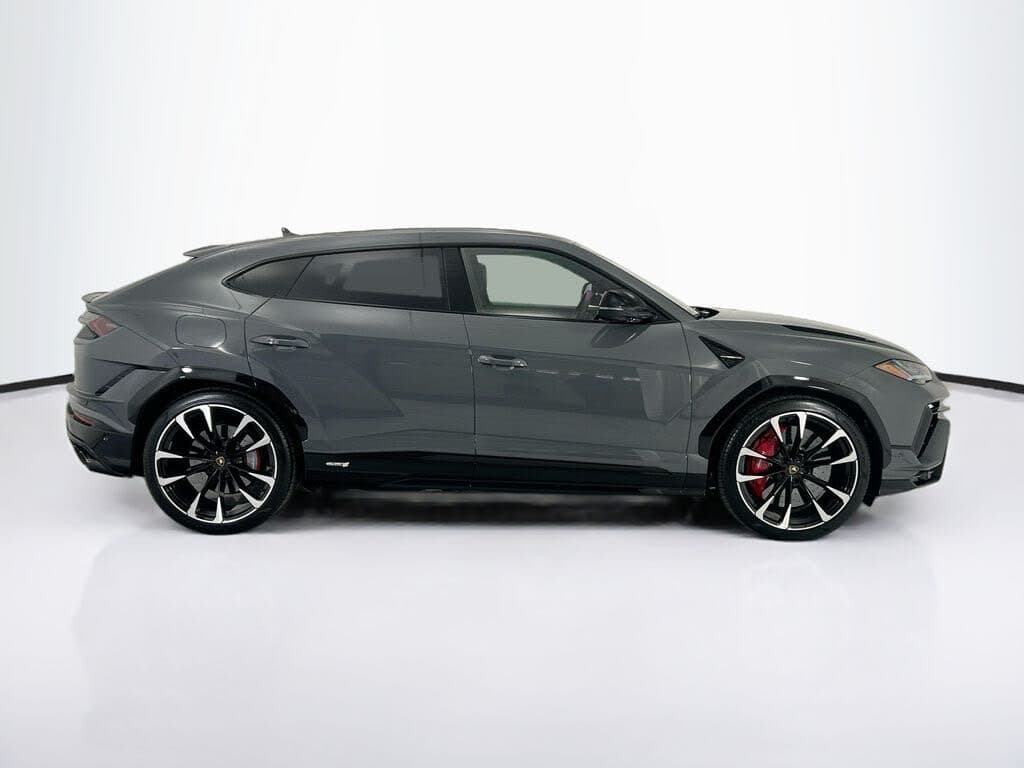 2024 Lamborghini Urus photo 4
