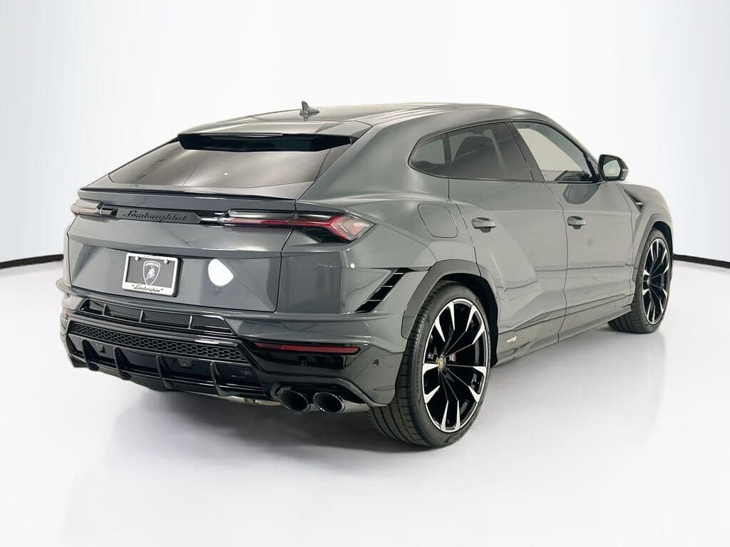 2024 Lamborghini Urus photo 5
