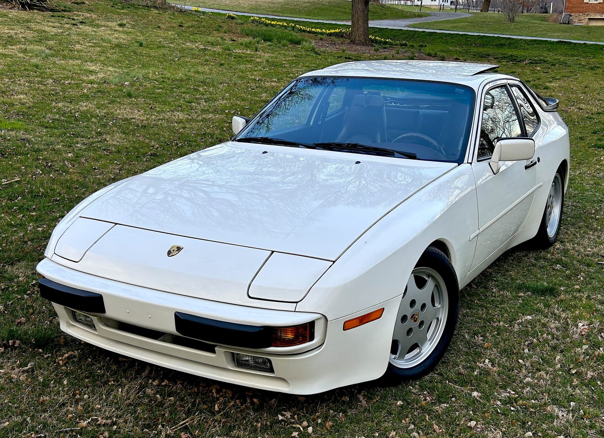 1987 Porsche 944 photo 2