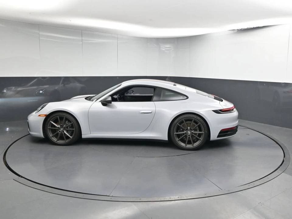 2024 Porsche 911 photo 3