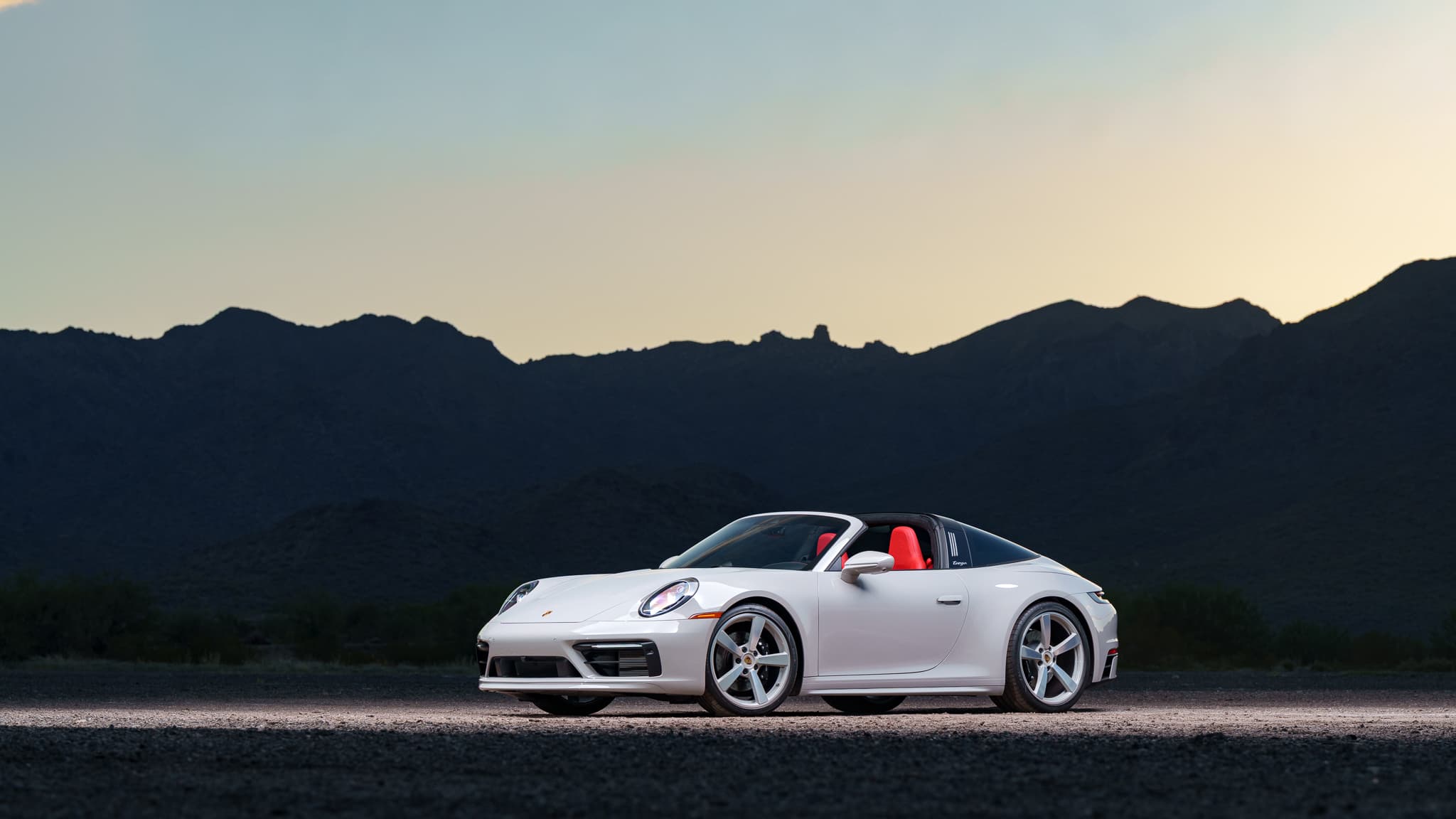 2024 Porsche 911 photo 2