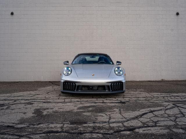 2025 Porsche 911 photo 2