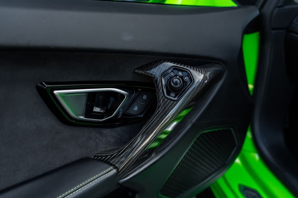 2015 Lamborghini Huracan photo 3