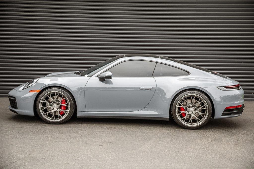 2024 Porsche 911 photo 2