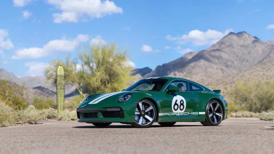 2023 Porsche 911 photo 2