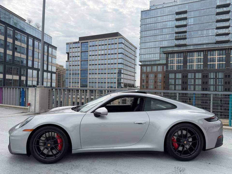 2025 Porsche 911 photo 4
