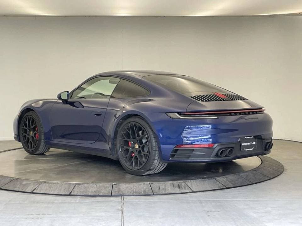 2024 Porsche 911 photo 2