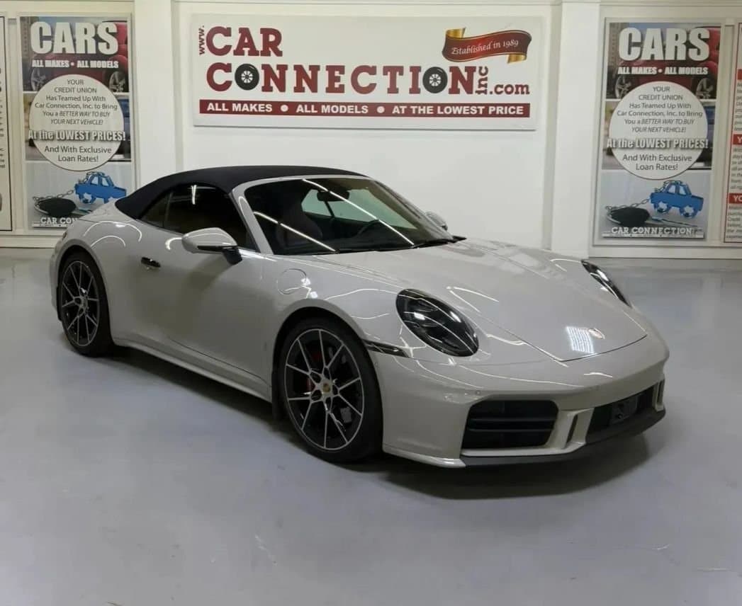 2025 Porsche 911 photo 2
