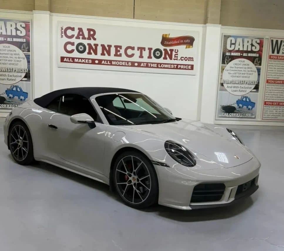2025 Porsche 911 photo 3