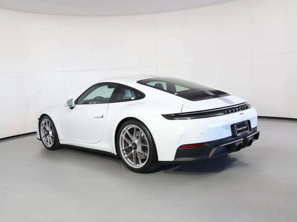 2025 Porsche 911 photo 3