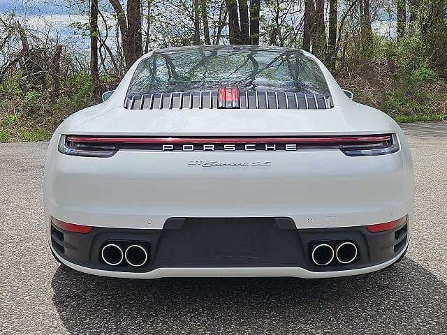2022 Porsche 911 photo 2