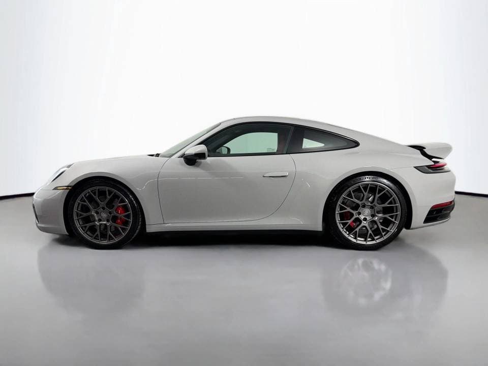 2024 Porsche 911 photo 2