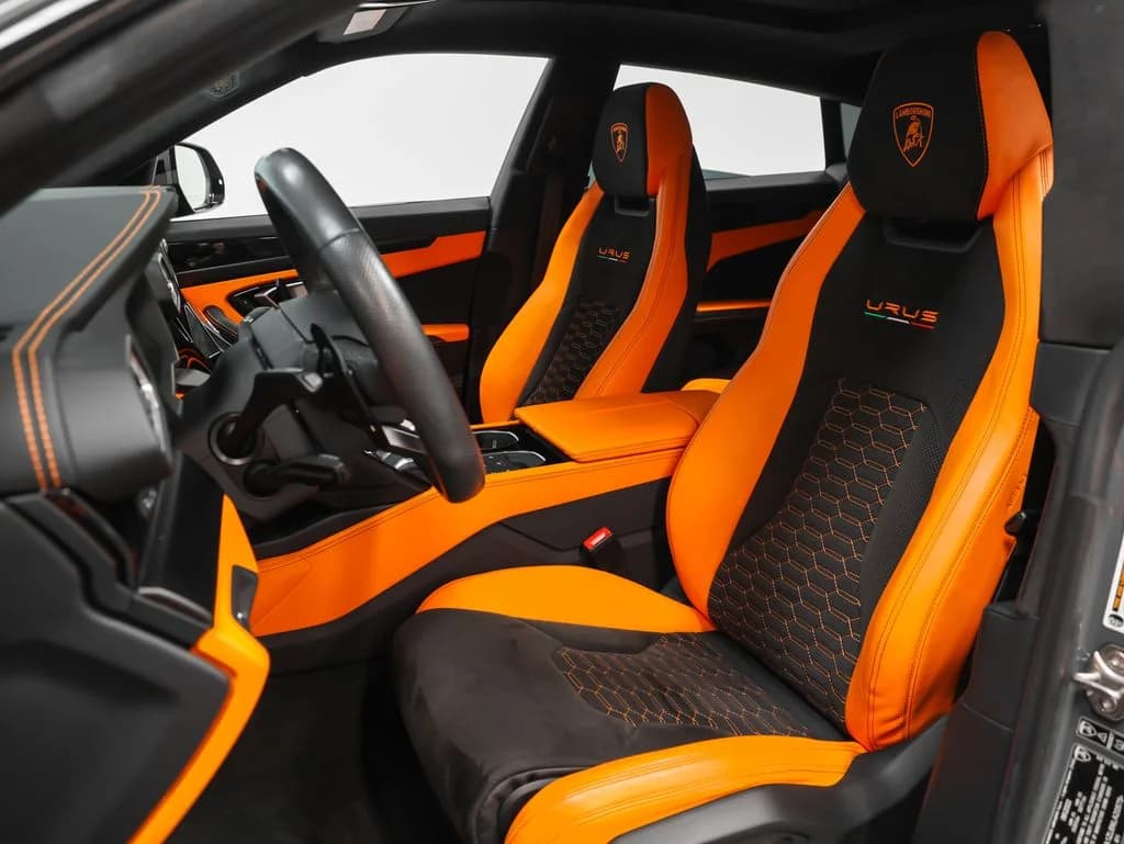 2022 Lamborghini Urus photo 2
