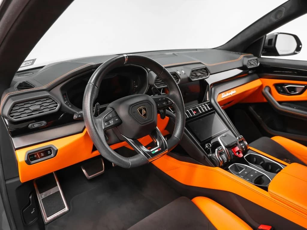 2022 Lamborghini Urus photo 3