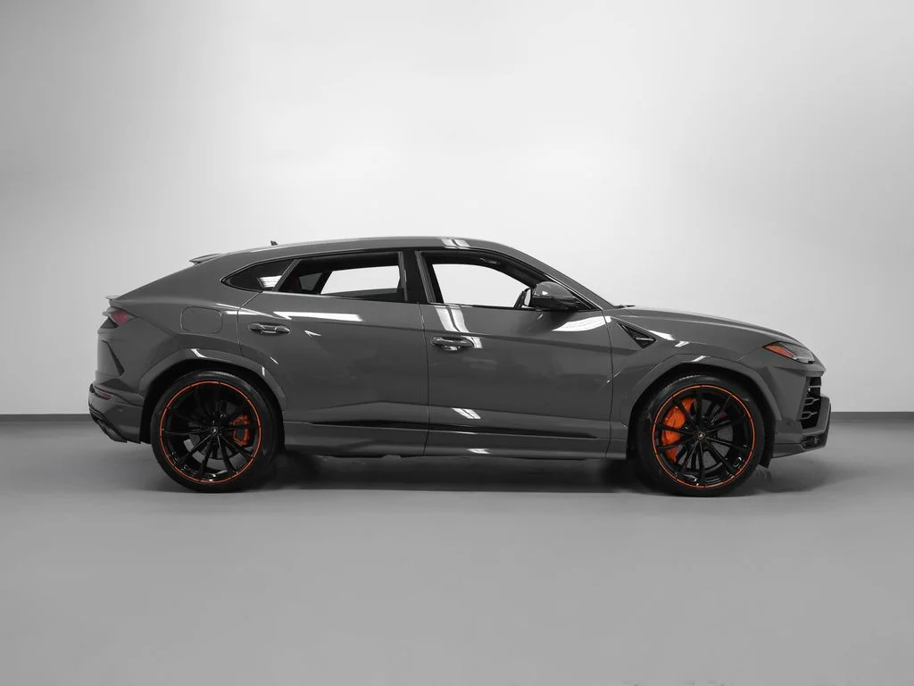 2022 Lamborghini Urus photo 4