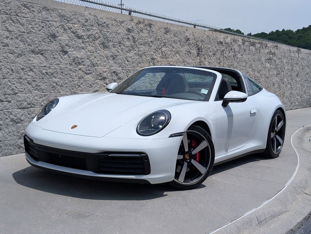 2024 Porsche 911 photo 2