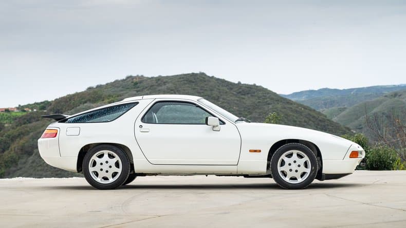 1987 Porsche 928 photo 2